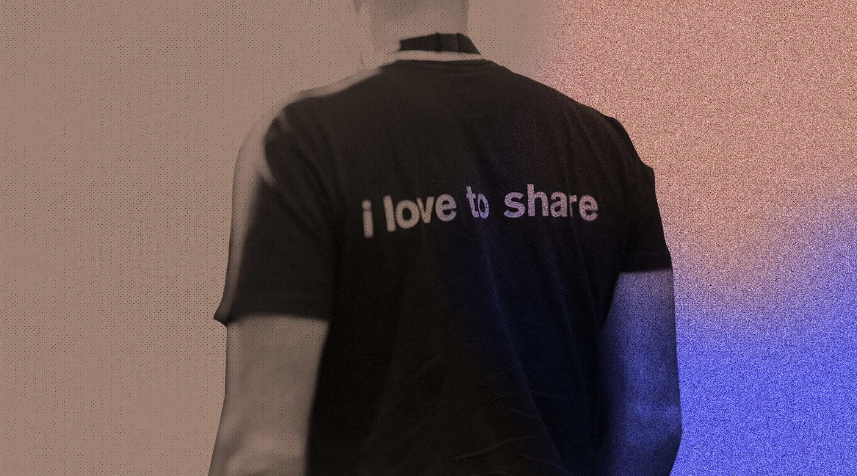 the back of a t-shirt is shown with the words "I love to share" written across the back
